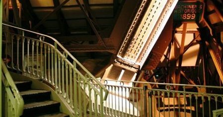 Eiffel_entrailles